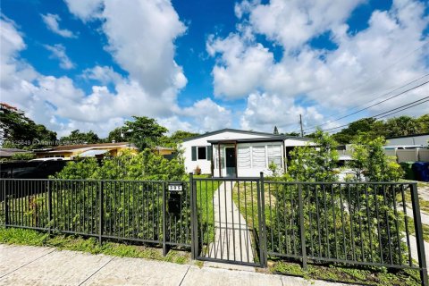 Casa en venta en Fort Lauderdale, Florida, 3 dormitorios, 110.65 m2 № 1798703 - foto 1