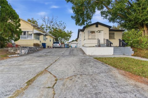 Дом в Тампа, Флорида 2 спальни, 93.55м2 № 2027815