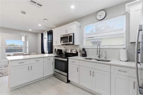 Снять в аренду виллу или дом в Тампа, Флорида 2 спальни, 93.55м2, № 2027815 - фото 11