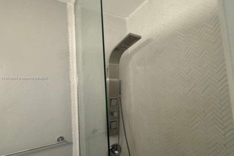 Apartamento en alquiler en Miami Beach, Florida, 17.65 m2 № 1965627 - foto 5