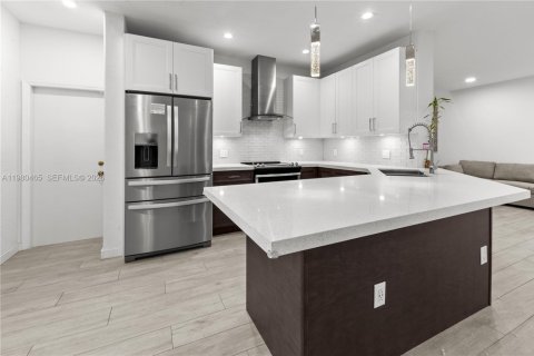 Adosado en venta en Miramar, Florida, 4 dormitorios, 173.63 m2 № 2048700 - foto 7