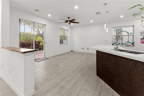 Adosado en venta en Miramar, Florida, 4 dormitorios, 173.63 m2 № 2048700 - foto 13