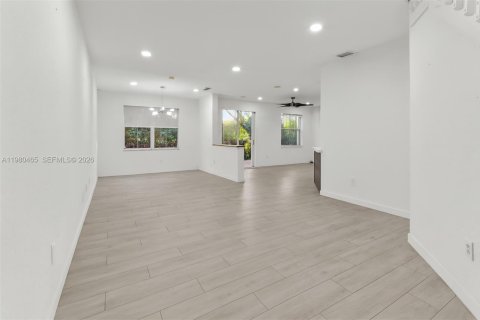 Adosado en venta en Miramar, Florida, 4 dormitorios, 173.63 m2 № 2048700 - foto 15