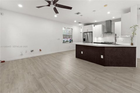 Adosado en venta en Miramar, Florida, 4 dormitorios, 173.63 m2 № 2048700 - foto 9