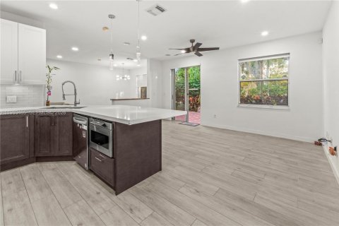 Adosado en venta en Miramar, Florida, 4 dormitorios, 173.63 m2 № 2048700 - foto 11