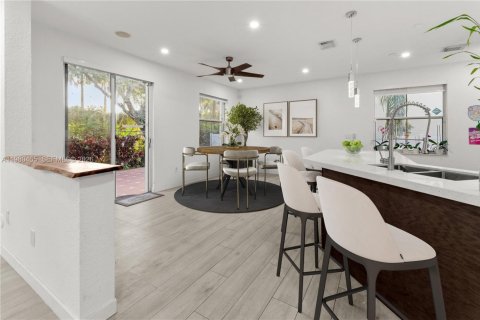 Adosado en venta en Miramar, Florida, 4 dormitorios, 173.63 m2 № 2048700 - foto 5