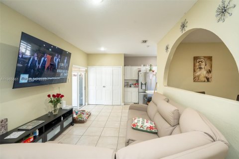 Купить виллу или дом в Хомстед, Флорида 4 спальни, 168.25м2, № 2027484 - фото 12