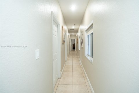 Купить виллу или дом в Хомстед, Флорида 4 спальни, 168.25м2, № 2027484 - фото 23