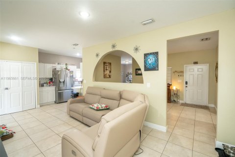 Купить виллу или дом в Хомстед, Флорида 4 спальни, 168.25м2, № 2027484 - фото 7