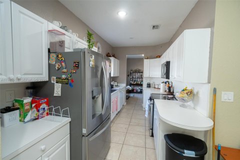 Купить виллу или дом в Хомстед, Флорида 4 спальни, 168.25м2, № 2027484 - фото 10