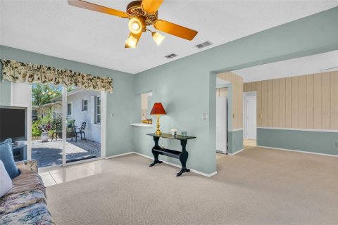House in Palm Harbor, Florida 2 bedrooms, 142.6 sq.m. № 1721089 - photo 17