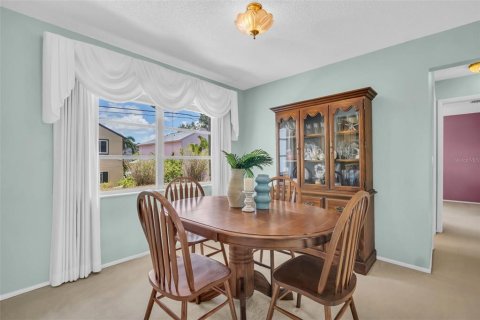 House in Palm Harbor, Florida 2 bedrooms, 142.6 sq.m. № 1721089 - photo 8
