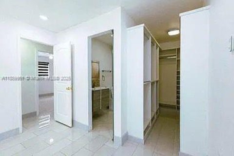 Villa ou maison à louer à Miami, Floride: 3 chambres № 1945179 - photo 3