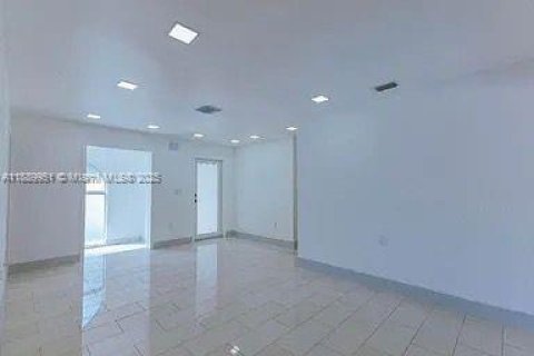 Villa ou maison à louer à Miami, Floride: 3 chambres № 1945179 - photo 4