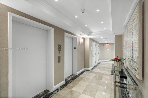 Condo in Miami Beach, Florida  № 2052828 - photo 20