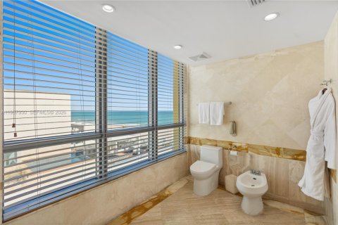 Condo in Miami Beach, Florida  № 2052828 - photo 16