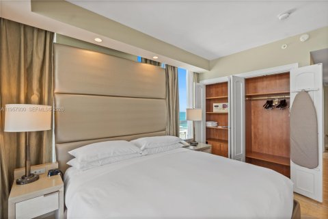 Condo in Miami Beach, Florida  № 2052828 - photo 11