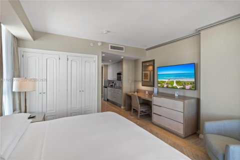 Condo in Miami Beach, Florida  № 2052828 - photo 13