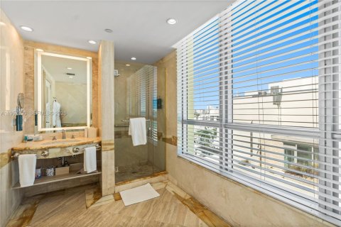 Condo in Miami Beach, Florida  № 2052828 - photo 15