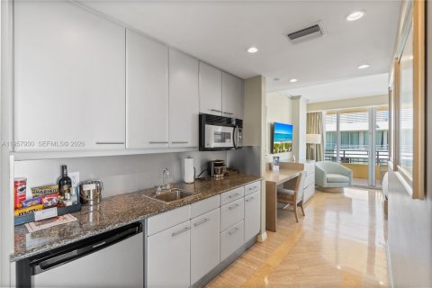 Condo in Miami Beach, Florida  № 2052828 - photo 6