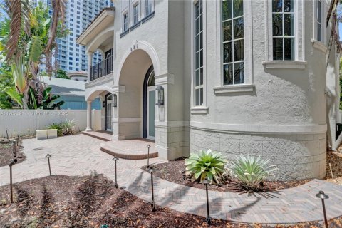 Villa ou maison à vendre à Fort Lauderdale, Floride: 4 chambres, 365.76 m2 № 1728069 - photo 6