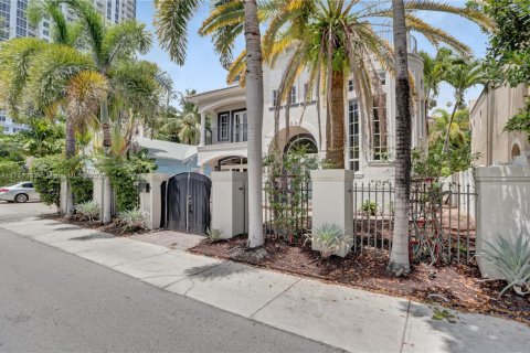 Villa ou maison à vendre à Fort Lauderdale, Floride: 4 chambres, 365.76 m2 № 1728069 - photo 2