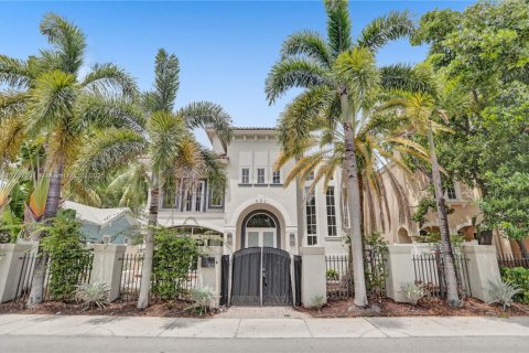 Villa ou maison à vendre à Fort Lauderdale, Floride: 4 chambres, 365.76 m2 № 1728069 - photo 1