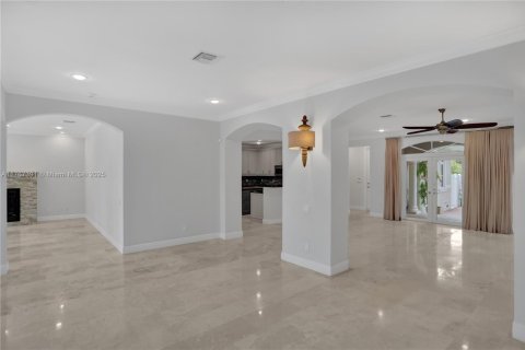 Villa ou maison à vendre à Fort Lauderdale, Floride: 4 chambres, 365.76 m2 № 1728069 - photo 15
