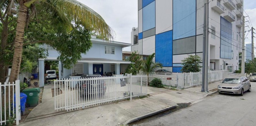 Apartment in Miami, Florida 3 bedrooms, 178.09 sq.m. № 2250724