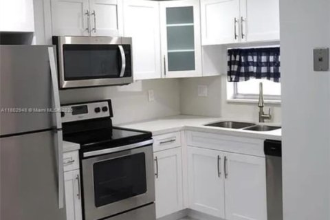 Condominio en venta en Pembroke Pines, Florida, 2 dormitorios, 108.7 m2 № 2077221 - foto 13