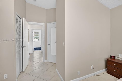 Touwnhouse à vendre à Dania Beach, Floride: 2 chambres, 103.12 m2 № 2066666 - photo 19