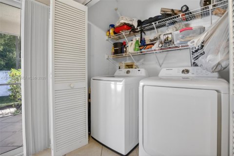 Touwnhouse à vendre à Dania Beach, Floride: 2 chambres, 103.12 m2 № 2066666 - photo 27