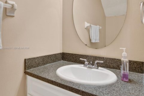 Touwnhouse à vendre à Dania Beach, Floride: 2 chambres, 103.12 m2 № 2066666 - photo 25