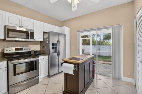 Touwnhouse à vendre à Dania Beach, Floride: 2 chambres, 103.12 m2 № 2066666 - photo 10