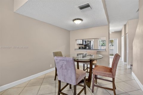 Touwnhouse à vendre à Dania Beach, Floride: 2 chambres, 103.12 m2 № 2066666 - photo 6