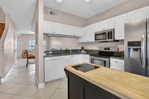 Touwnhouse à vendre à Dania Beach, Floride: 2 chambres, 103.12 m2 № 2066666 - photo 14