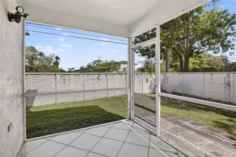 Touwnhouse à vendre à Dania Beach, Floride: 2 chambres, 103.12 m2 № 2066666 - photo 28