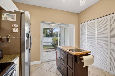 Touwnhouse à vendre à Dania Beach, Floride: 2 chambres, 103.12 m2 № 2066666 - photo 12