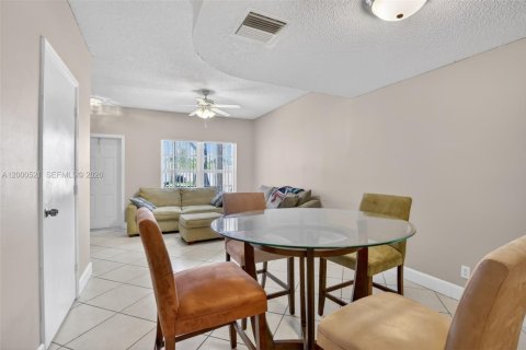 Touwnhouse à vendre à Dania Beach, Floride: 2 chambres, 103.12 m2 № 2066666 - photo 8