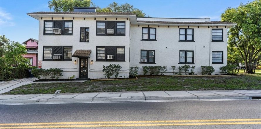 Commercial property in Winter Haven, Florida 20 bedrooms, 986.62 sq.m. № 1800327