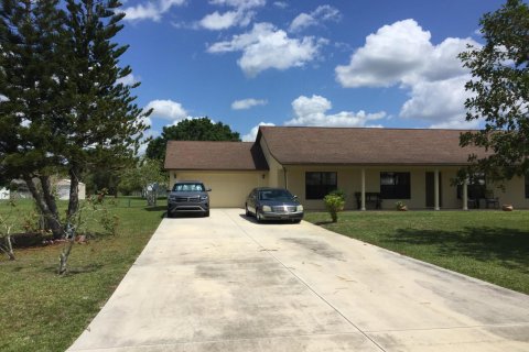 Villa ou maison à Okeechobee, Floride 4 chambres, 195.84 m2 № 2244607