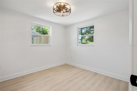 House in New Port Richey, Florida 3 bedrooms, 89.93 sq.m. № 2095836 - photo 10