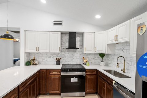 House in New Port Richey, Florida 3 bedrooms, 89.93 sq.m. № 2095836 - photo 6