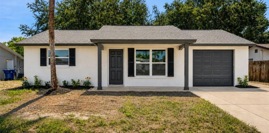 House in New Port Richey, Florida 3 bedrooms, 89.93 sq.m. № 2095836