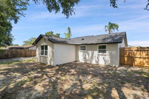 House in New Port Richey, Florida 3 bedrooms, 89.93 sq.m. № 2095836 - photo 16