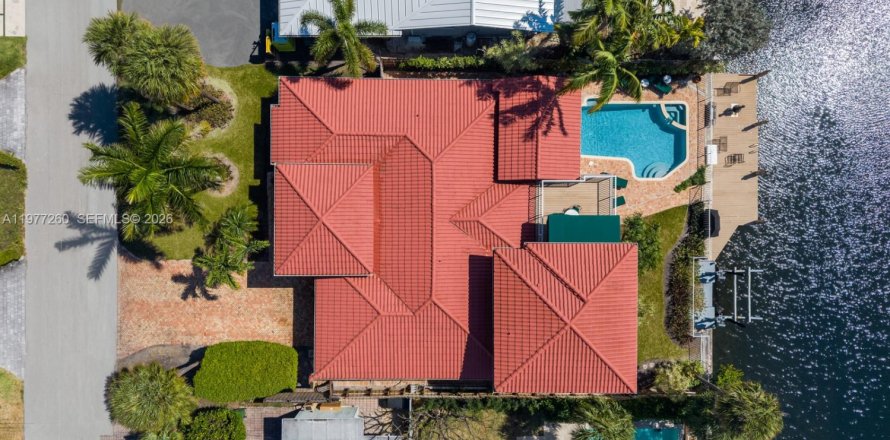 Villa ou maison à Fort Lauderdale, Floride 5 chambres, 256.6 m2 № 2041784