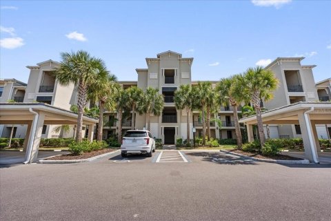 Condo in Bradenton, Florida, 2 bedrooms in LAKEWOOD NATIONAL  № 2106851 - photo 2