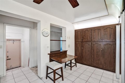 House in Hialeah, Florida 7 bedrooms, 735.69 sq.m. № 1993075 - photo 19