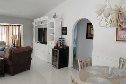 Casa en venta en Port Charlotte, Florida, 3 dormitorios, 180.23 m2 № 1907788 - foto 21