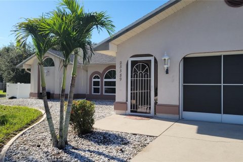 Casa en venta en Port Charlotte, Florida, 3 dormitorios, 180.23 m2 № 1907788 - foto 1